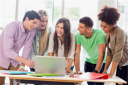 students project - Students using their smartphones in a row Stock Photo - Premium Royalty-Free, Code: 6109-08396099