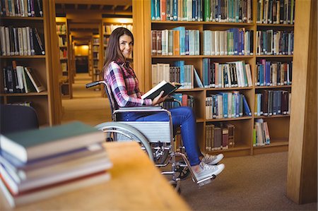 Portrait of disabled female student with book Photographie de stock - Premium Libres de Droits, Code: 6109-08396277