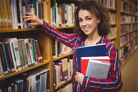 simsearch:6109-08396555,k - Pretty student in the library Photographie de stock - Premium Libres de Droits, Code: 6109-08396541