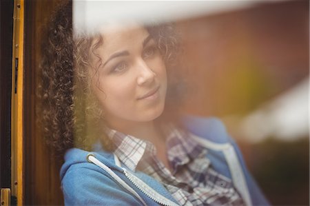 simsearch:6109-08396529,k - Pretty student sitting by the window Foto de stock - Royalty Free Premium, Número: 6109-08396533