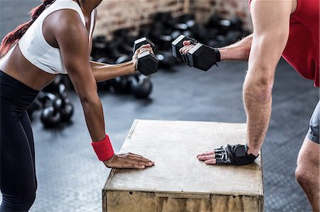 exercise room - Muscular couple lifting weight together Foto de stock - Sin royalties Premium, Código: 6109-08396852