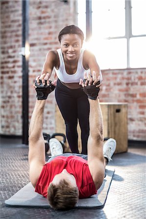 simsearch:6109-08396858,k - Muscular couple doing core exercises Foto de stock - Sin royalties Premium, Código: 6109-08396812