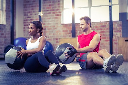 simsearch:6109-08396830,k - Muscular couple doing ball exercise Foto de stock - Sin royalties Premium, Código: 6109-08396823