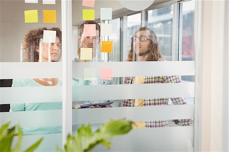 simsearch:6109-08397373,k - Business people looking at sticky notes Stock Photo - Premium Royalty-Free, Code: 6109-08397264