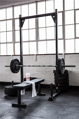 simsearch:6109-08397891,k - Exercise equipment in the studio Photographie de stock - Premium Libres de Droits, Code: 6109-08397787
