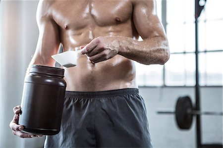 exercise room - Fit man making his protein shake Foto de stock - Sin royalties Premium, Código: 6109-08397881