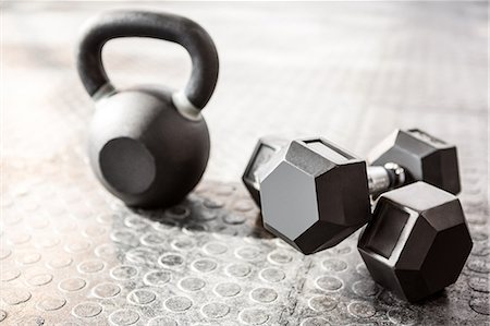 simsearch:6109-08397891,k - Exercise equipment in the studio Photographie de stock - Premium Libres de Droits, Code: 6109-08397890