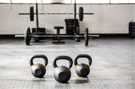 simsearch:6109-08397891,k - Exercise equipment in the studio Photographie de stock - Premium Libres de Droits, Code: 6109-08397892