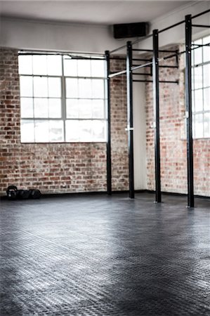 simsearch:6109-08397891,k - Exercise equipment in the studio Photographie de stock - Premium Libres de Droits, Code: 6109-08397956