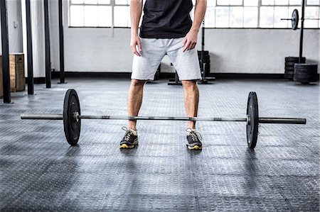 Fit man lifting heavy barbell Foto de stock - Sin royalties Premium, Código: 6109-08397988