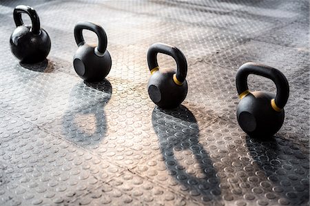 simsearch:6109-08397891,k - Exercise equipment in the studio Photographie de stock - Premium Libres de Droits, Code: 6109-08397900