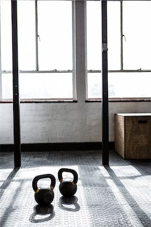 simsearch:6109-08397891,k - Exercise equipment in the studio Photographie de stock - Premium Libres de Droits, Code: 6109-08397909