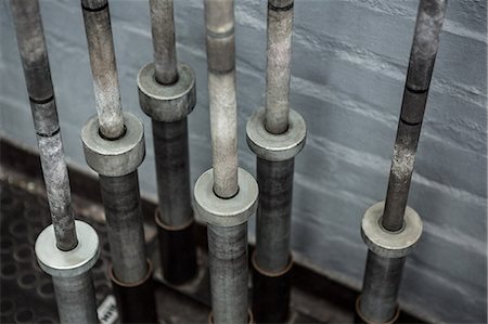 simsearch:6109-08397891,k - Barbells in the studio Photographie de stock - Premium Libres de Droits, Code: 6109-08397918