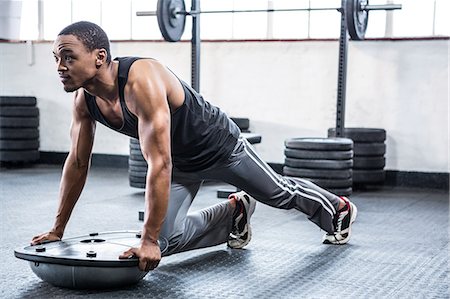 Fit man working out with bosu ball Foto de stock - Sin royalties Premium, Código: 6109-08398092