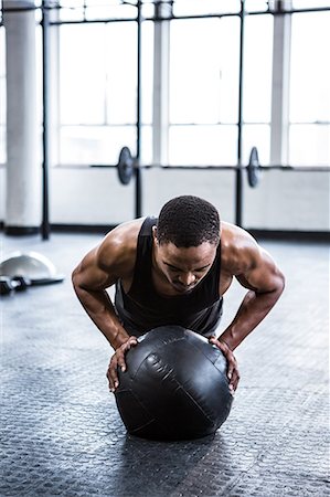 simsearch:6109-08397051,k - Fit man working out with ball Photographie de stock - Premium Libres de Droits, Code: 6109-08398097