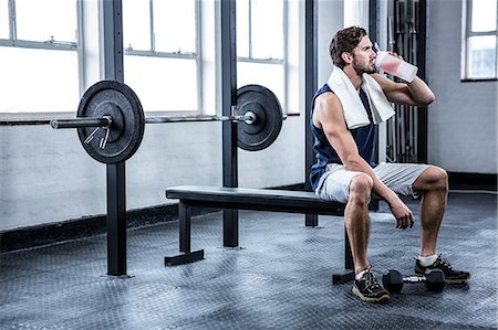 simsearch:6109-08397833,k - Fit man drinking his protein shake Foto de stock - Royalty Free Premium, Número: 6109-08398039