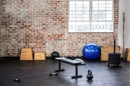 simsearch:6109-08397891,k - Exercise equipment in the studio Photographie de stock - Premium Libres de Droits, Code: 6109-08398152