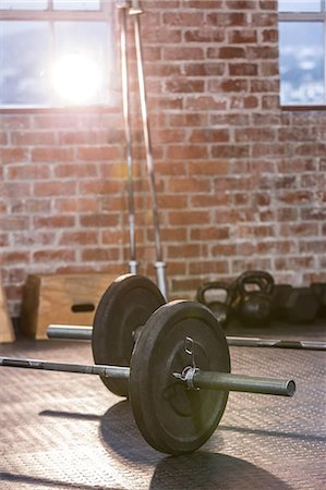 simsearch:6109-08397891,k - Weights on the studio floor Photographie de stock - Premium Libres de Droits, Code: 6109-08398184