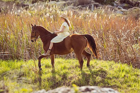 simsearch:6109-08398485,k - Young woman riding her horse Foto de stock - Sin royalties Premium, Código: 6109-08398450