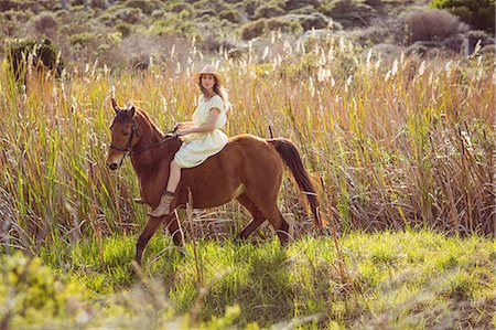 simsearch:6109-08398485,k - Young woman riding her horse Foto de stock - Sin royalties Premium, Código: 6109-08398451