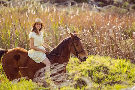 simsearch:6109-08398485,k - Young woman riding her horse Foto de stock - Sin royalties Premium, Código: 6109-08398452