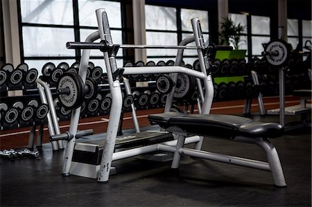 Weightlifting machine Photographie de stock - Premium Libres de Droits, Code: 6109-08398623