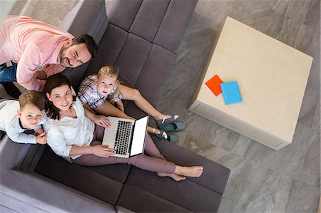 simsearch:6109-08953075,k - Overview of family using laptop on the couch Stockbilder - Premium RF Lizenzfrei, Bildnummer: 6109-08398800