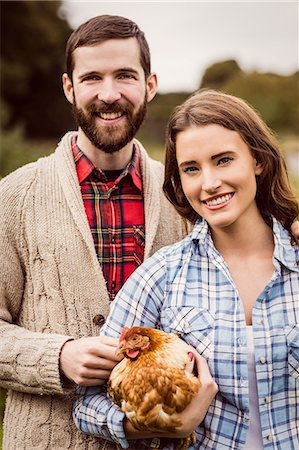 simsearch:6109-08399068,k - Portrait of couple holding chicken Fotografie stock - Premium Royalty-Free, Codice: 6109-08399042