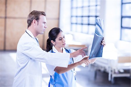 simsearch:6109-08488902,k - Medical team looking at x-ray together Stock Photo - Premium Royalty-Free, Code: 6109-08399353