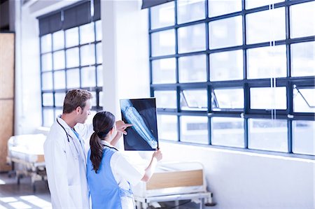 simsearch:6109-08488902,k - Medical team looking at x-ray together Stock Photo - Premium Royalty-Free, Code: 6109-08399350