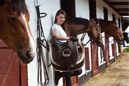 simsearch:6109-08399497,k - Smiling jockey posing for camera Foto de stock - Sin royalties Premium, Código: 6109-08399544