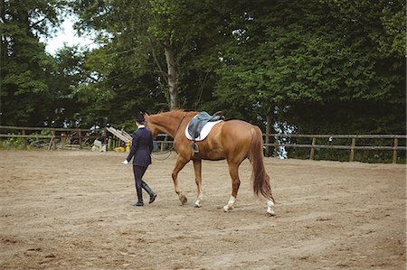 simsearch:6109-08399507,k - Female jockey leading her horse Foto de stock - Sin royalties Premium, Código: 6109-08399528