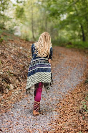 simsearch:6109-08435738,k - Beautiful blonde woman walking on road surrounded by forest Photographie de stock - Premium Libres de Droits, Code: 6109-08481709