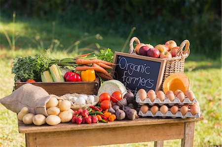 eggs on table - Table of fresh produce at market on a sunny day Stock Photo - Premium Royalty-Free, Code: 6109-08488579