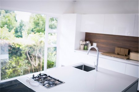 Empty modern kitchen at home Foto de stock - Sin royalties Premium, Código: 6109-08488880