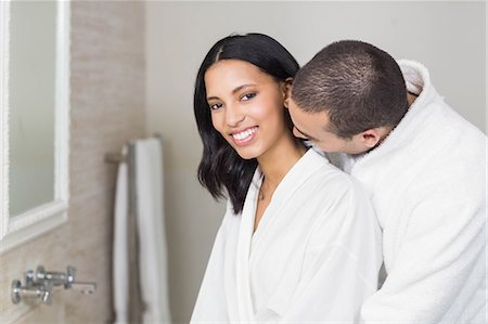 simsearch:6109-08489796,k - Smiling couple wearing bathrobe in bathroom Photographie de stock - Premium Libres de Droits, Code: 6109-08489214