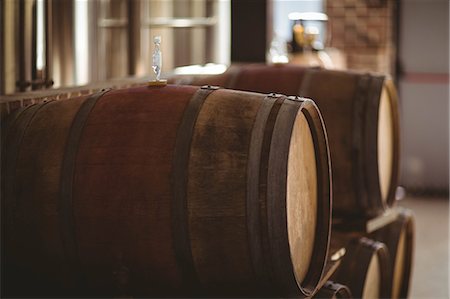 Large wooden barrels at the local brewery Fotografie stock - Premium Royalty-Free, Codice: 6109-08489454