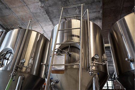 Large vats of beer at the local brewery Photographie de stock - Premium Libres de Droits, Code: 6109-08489653