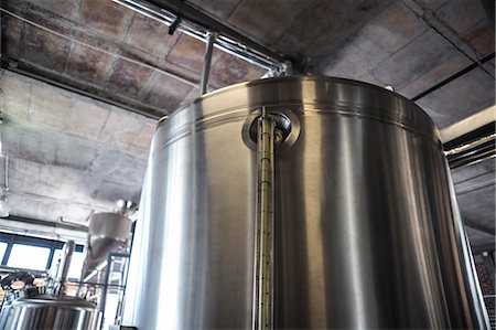 food processing plant - Large vats of beer at the local brewery Photographie de stock - Premium Libres de Droits, Code: 6109-08489654