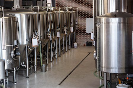 Large vats of beer at the local brewery Fotografie stock - Premium Royalty-Free, Codice: 6109-08489622