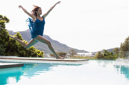 simsearch:6109-08489781,k - Elegant woman diving in the pool on a summers day Stock Photo - Premium Royalty-Free, Code: 6109-08489779