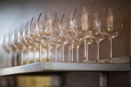 simsearch:632-09021551,k - Wine glasses on shelf in a fancy restaurant Stockbilder - Premium RF Lizenzfrei, Bildnummer: 6109-08489876