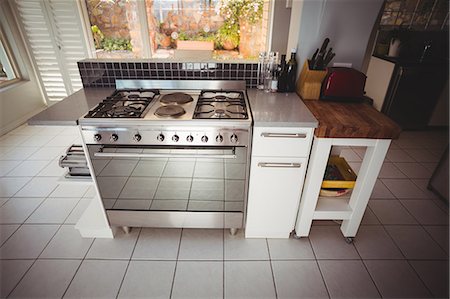 simsearch:6109-08488688,k - Cooker in stylish kitchen at home Stock Photo - Premium Royalty-Free, Code: 6109-08489800