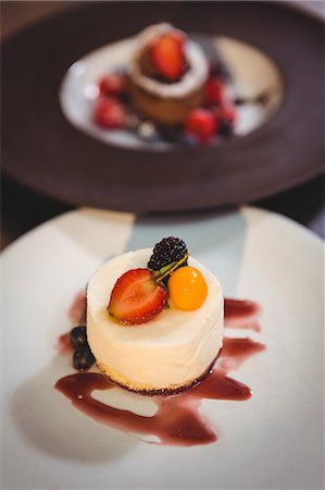 Plates of dessert at the order station in commercial kitchen Stock Photo - Premium Royalty-Free, Code: 6109-08489949