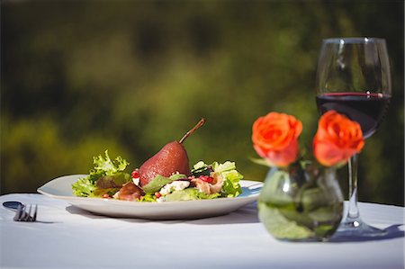 simsearch:859-06537776,k - Table laid for romantic date on restaurant patio Stockbilder - Premium RF Lizenzfrei, Bildnummer: 6109-08489966