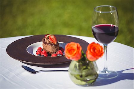 Table laid for romantic date on restaurant patio Stock Photo - Premium Royalty-Free, Code: 6109-08489923