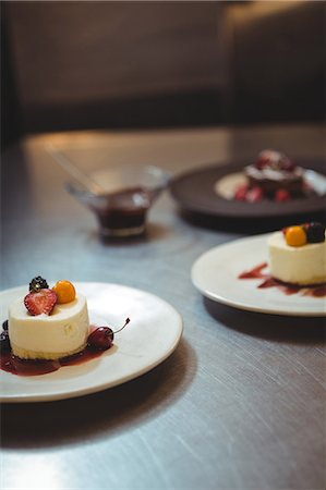 Plates of dessert at the order station in commercial kitchen Stock Photo - Premium Royalty-Free, Code: 6109-08489937