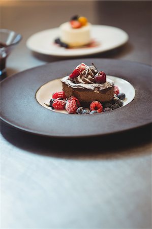 Plates of dessert at the order station in commercial kitchen Stock Photo - Premium Royalty-Free, Code: 6109-08489938