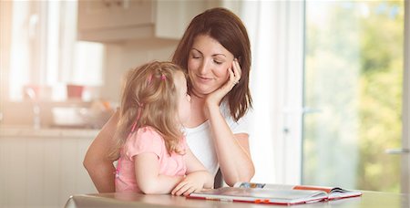 parent seul - Mother and daughter reading book together at home Photographie de stock - Premium Libres de Droits, Code: 6109-08434648