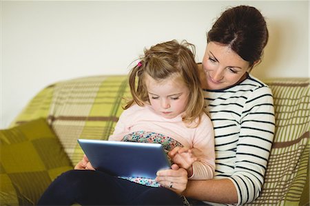 simsearch:6109-07497359,k - Mother and daughter on tablet on couch Fotografie stock - Premium Royalty-Free, Codice: 6109-08434670